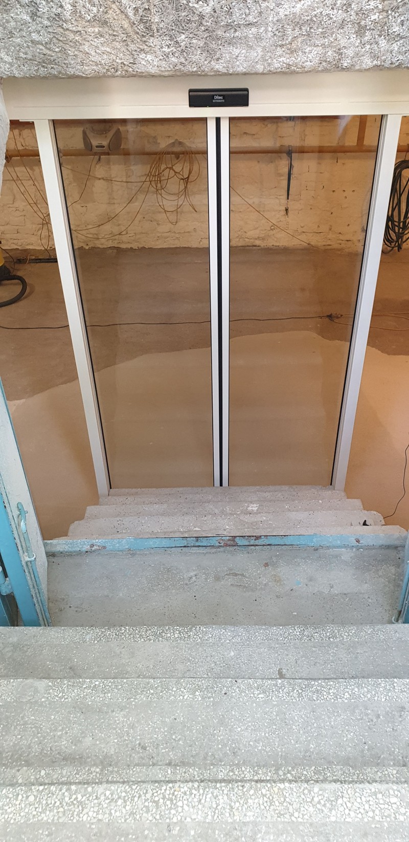 RECORD Automataajtók 2 mozgós automata ajtó telepítésünk, budapesti hamarosan nyíló szerelvényboltba