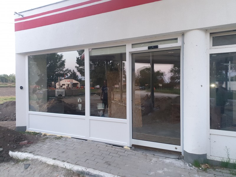 RECORD Automataajtók Automata ajtò ès portàlszerkezet telepìtèsünk Kerèktelekiben