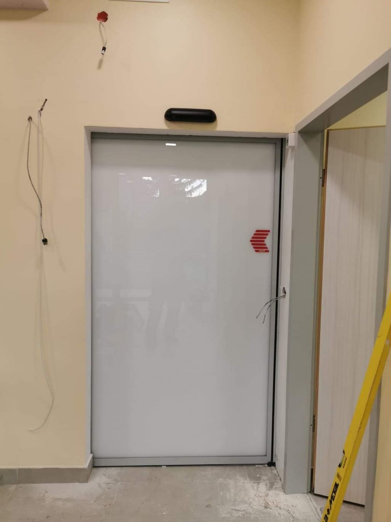 RECORD Automataajtók Automata ajtò telepìtèsünk a mogyoròdi egèszsèghàzba