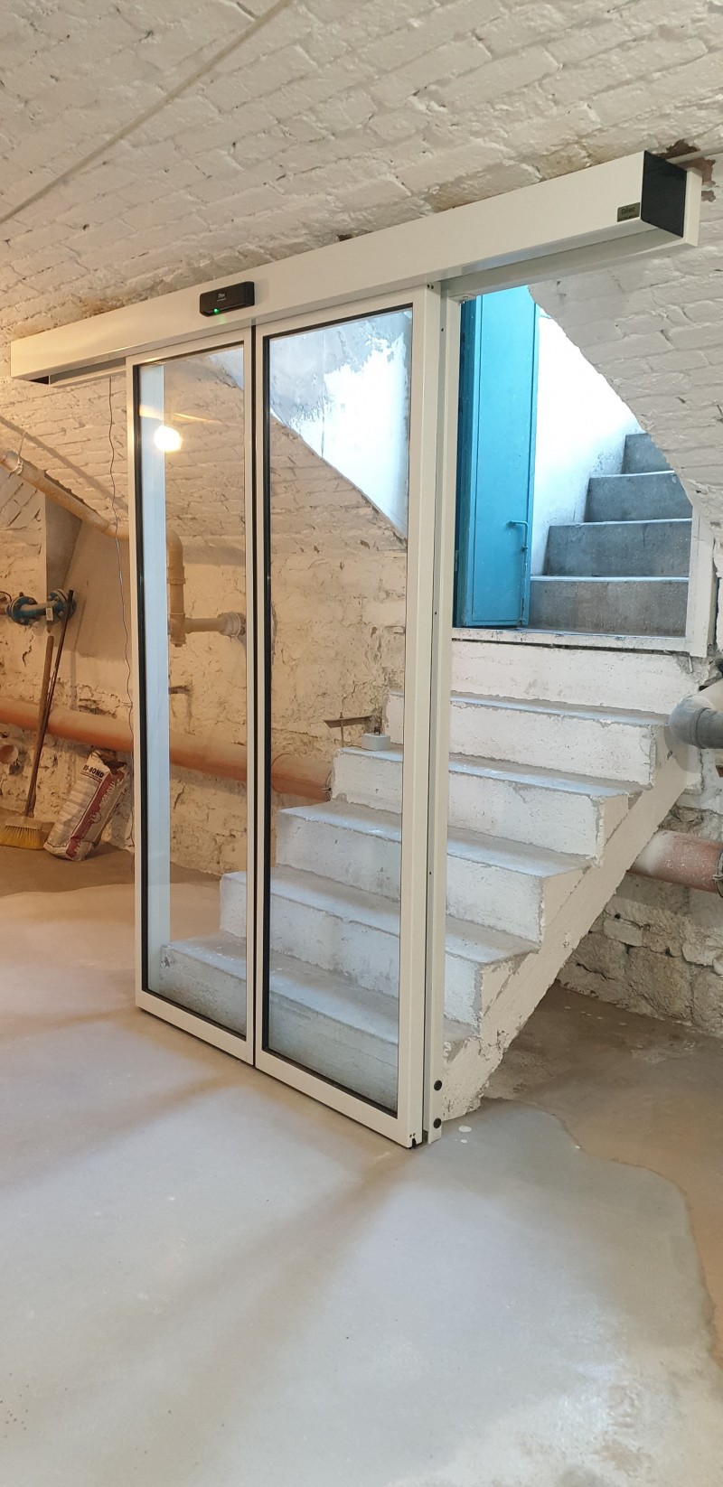 RECORD Automataajtók Budapest 13. kerületben telepített két mozgószárnyú automata ajtónk