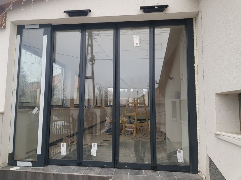 RECORD Automataajtók Egyedi harmònika fotocellàs ajtò telepìtèsünk a felùjìtàs alatt lèvő Horvath cukraszdàba