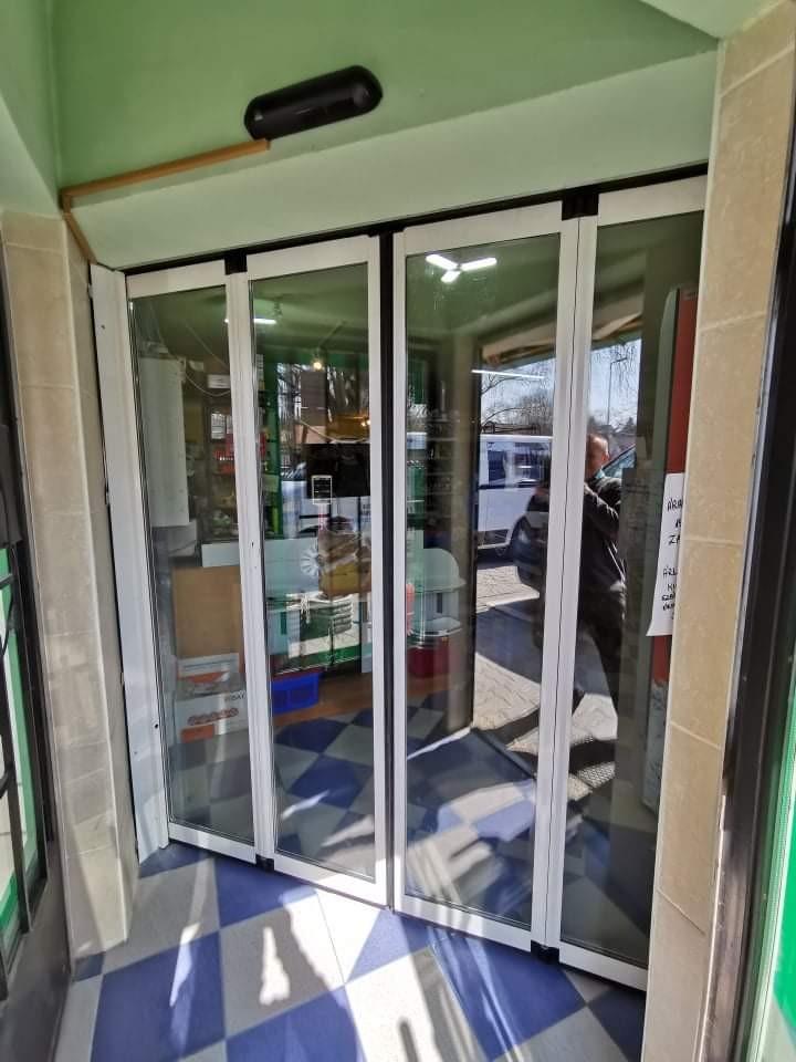 RECORD Automataajtók Harmònika fotocellàs ajtò telepìtèsünk biatorbagyi abc-ben